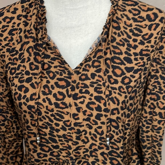 Super fun Time and Tru Animal Print Blouse - Picture 3 of 7